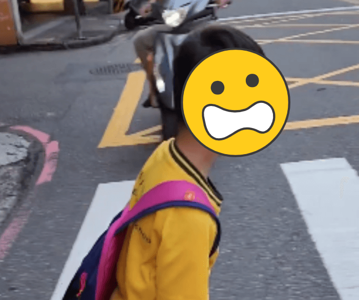 影/訓練2兒子過馬路！陳仙梅嘆「汽、機車都不讓」：我太過保護嗎