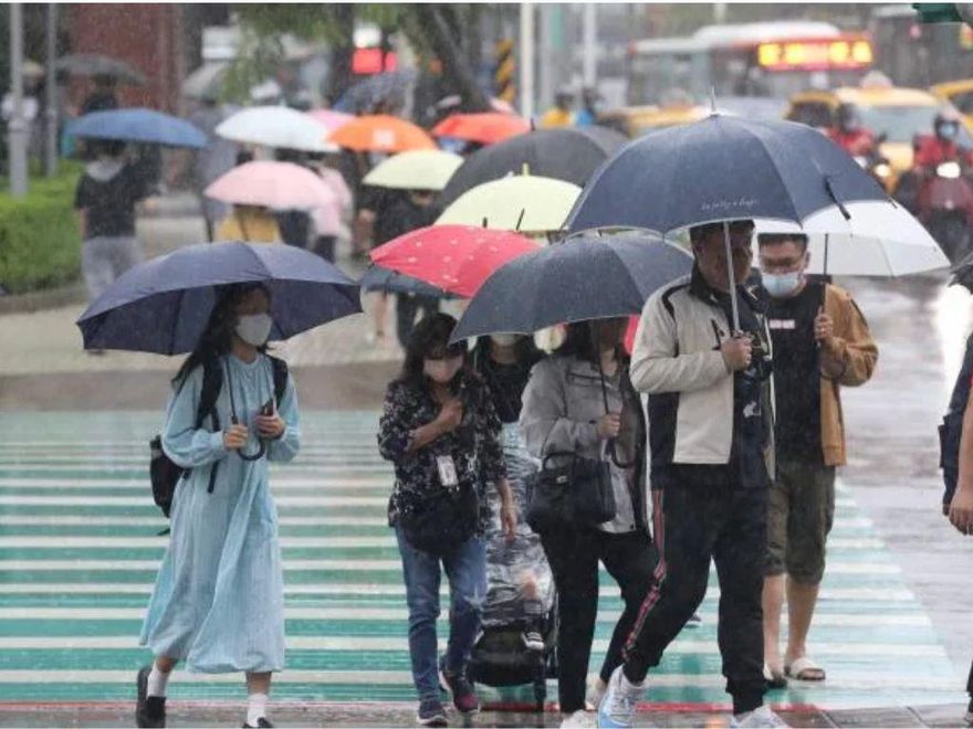 深夜雷聲不斷！中北部變天　桃竹苗豪雨特報