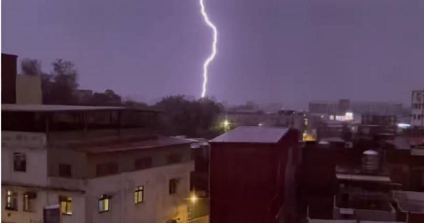 暴雷雨釀災情！桃園破萬戶停電　台電人員冒雨連夜搶修