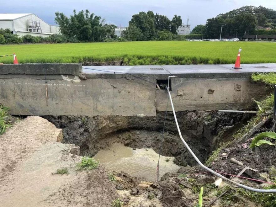 快訊/苗栗竹南「驚見天坑」　網：通往地心的入口
