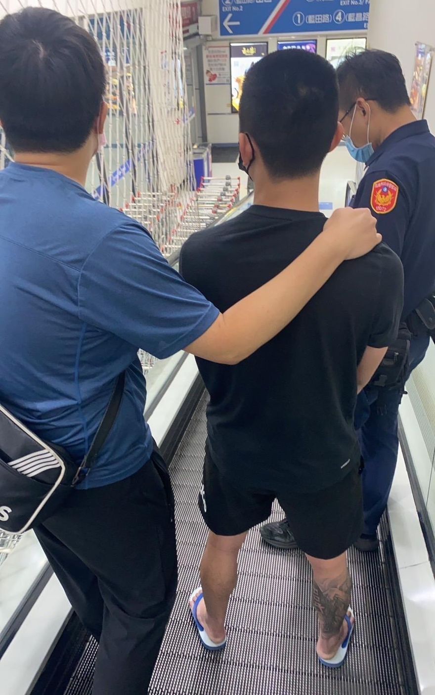 賊星該敗！賣場置物櫃淪詐團轉運站　車手取款遭喬裝警「甕中捉鱉」
