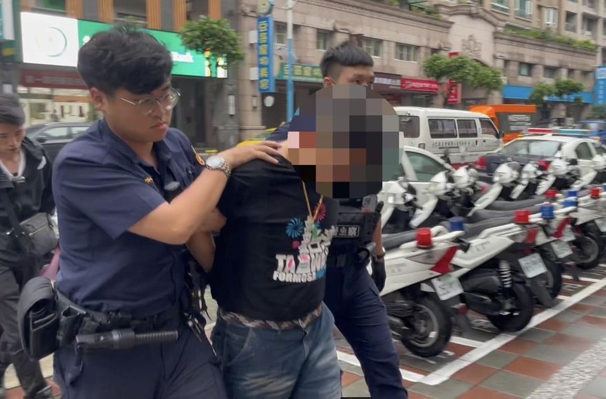 影/抓到了！蘆洲銀樓鑿牆大盜得手百萬金飾　父子檔今早遭逮