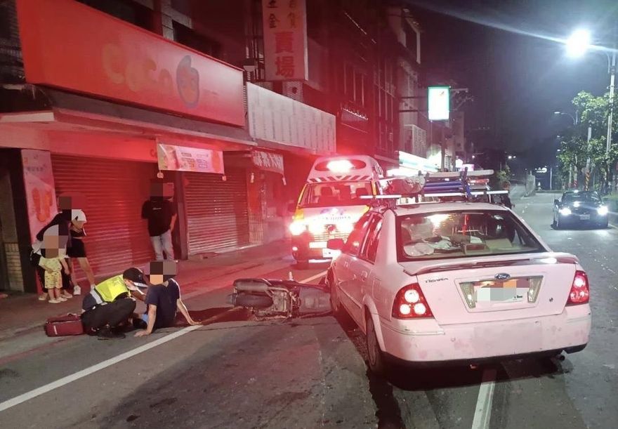 19歲男半夜開車恍神逆向　雙載機車莫名被撞飛2傷送醫