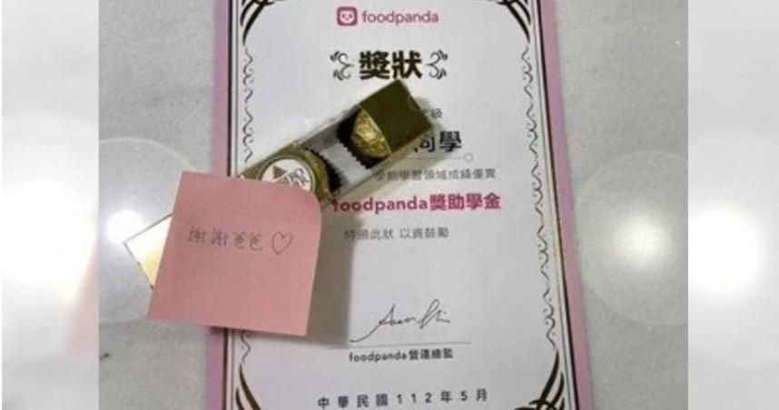 女友「戳破雨衣」逼結婚…產後爽勾糖爹落跑　「2顆金莎」讓單親爸哭了