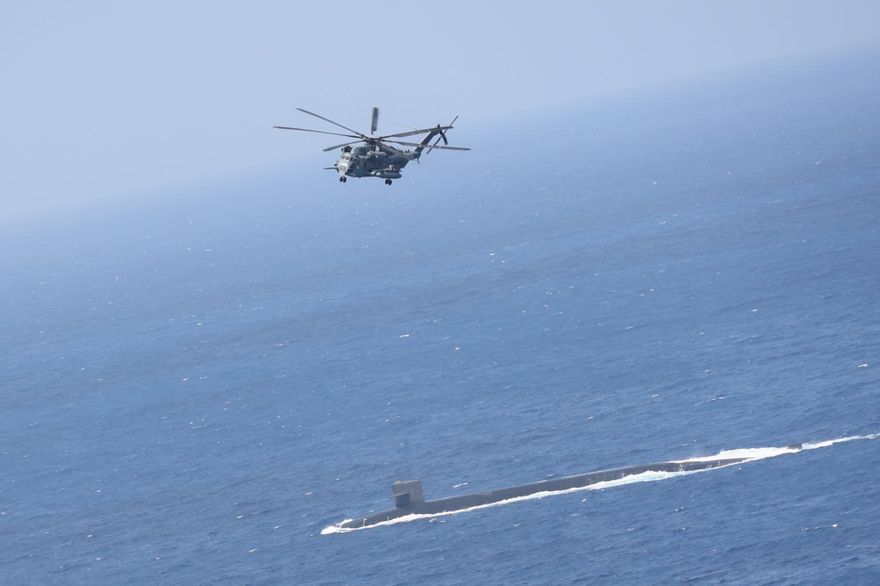 美軍公佈核動力潛艇「緬因號」航行菲律賓海畫面　向北韓展示擴張遏制力道