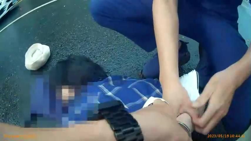 影/肩撞挑釁再揮拳！音樂太大聲被計程車拒載　台中女失控襲警