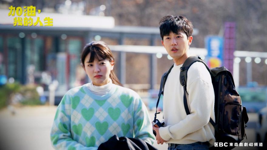 首次合作擦出火花？《衣袖紅鑲邊》楊秉烈自曝太害羞…認她主動靠近「有反應」