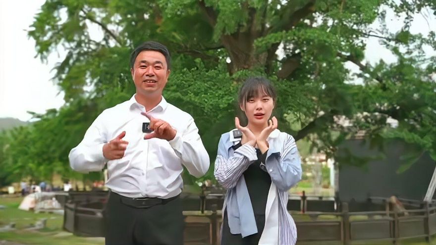 影/「挖呀挖老師」首度公開露面宣傳家鄉　「無濾鏡、0修圖」畫面曝光