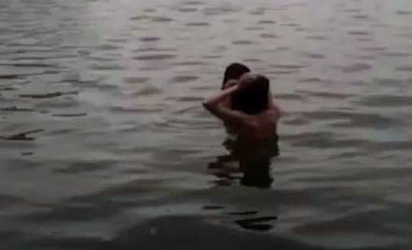 沐浴仙女現蹤！越南還劍湖驚見「2女裸浴」　警一查揭驚人真相