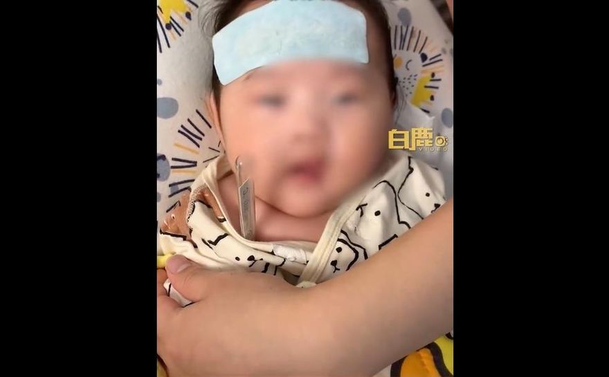 影/就算可愛也要忍！3月大女嬰「高燒近40度」　疑親友「輪流親」致病毒感染