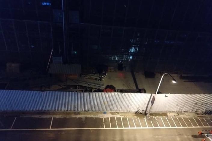竹北天坑旁「豐采520」夜半偷復工？社區住戶爆「聽見抽水馬達聲音」　建商這樣解釋