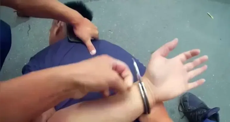影/高雄男拒檢重踩油門溜！街頭亂竄塞車陣就逮　酒駕被抓包最高恐罰近19萬