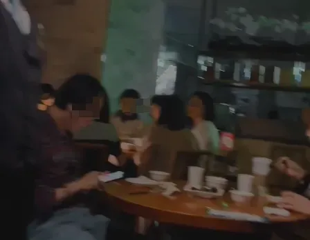影/台北101鼎泰豐大停電！服務生高舉手電筒照亮畫面曝光