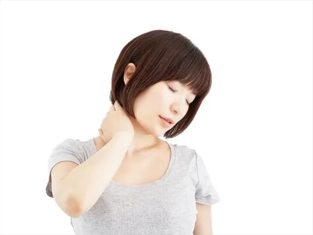 「落枕」痛起來要人命！醫曝「感冒」也是致病因子　授「4撇步」遠離痛痛