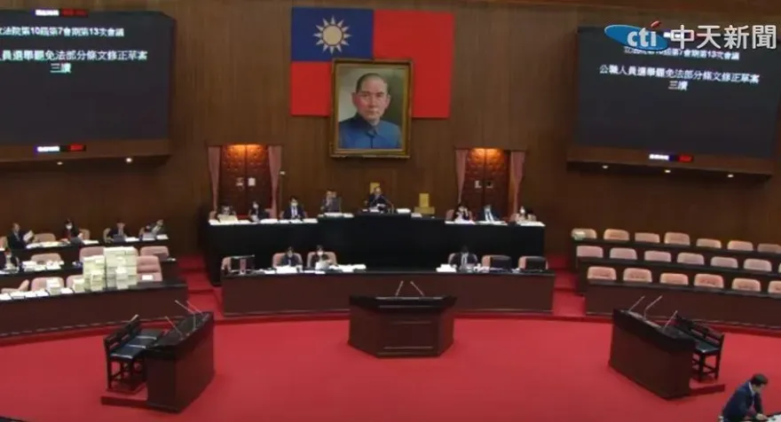 快訊/不甩阿扁死諫！為賴清德鋪路　民進黨強行三讀「排黑條款」