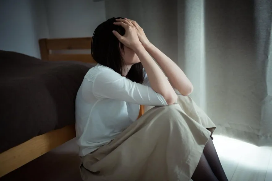 整理遺物發現愛女曾遭前任「硬上」！法官因「證據不足」判無罪