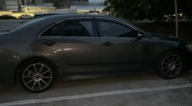 高雄停車場男子陳屍駕駛座！　警消破窗驚見屍水流出