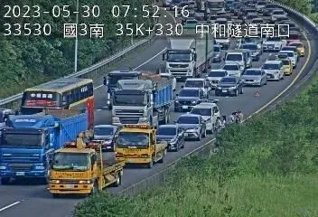 快訊/上班族注意！國3中和路段「3車追撞」　車流回堵至少5公里