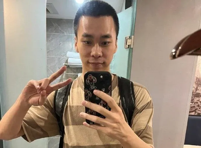 兒時遭掰嘴灌尿！電競主播「暗黑過往」湧現　憎恨自己投江亡