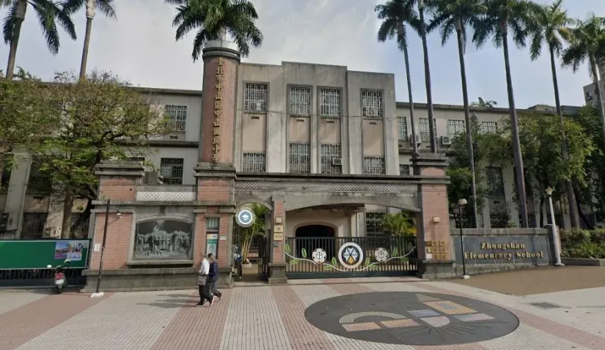 整間小學都是砲房！淫主任劈腿7家長、老師拍肉片　為人小氣「樓梯間」直接來