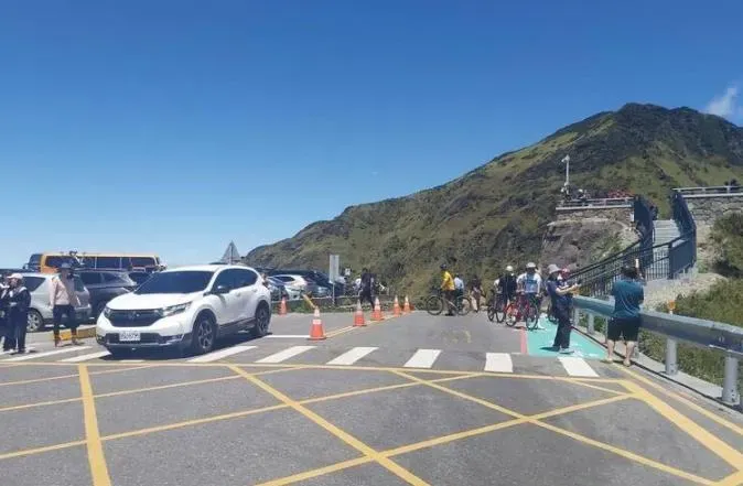 全台最高海拔罰單！武嶺也有斑馬線　4車未禮讓行人挨罰