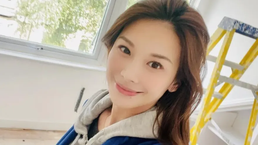 兒子拍照總是瞇一眼！艾莉絲育兒5年發現真相：不是裝可愛