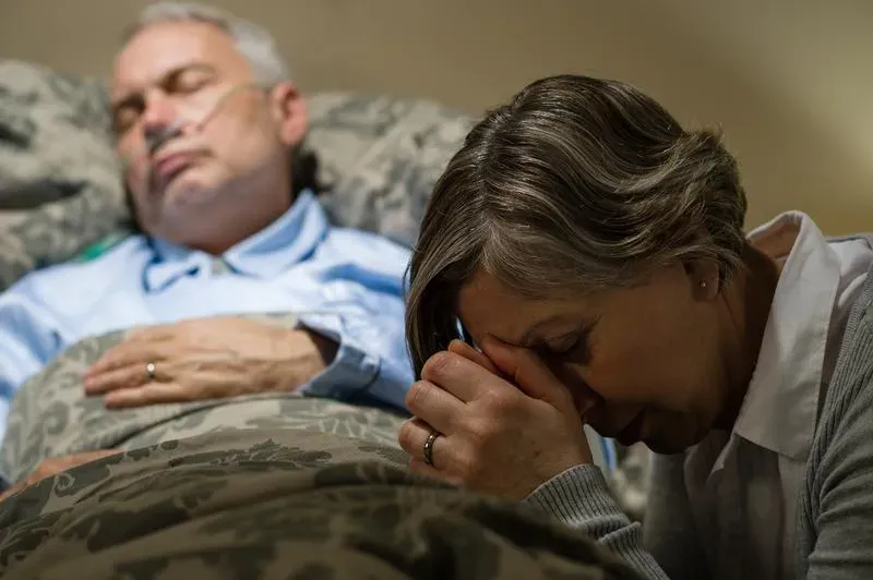 66歲阿公罹「譫妄症」將影子看成蛇釀火災！研究顯示與1疾病關係密切