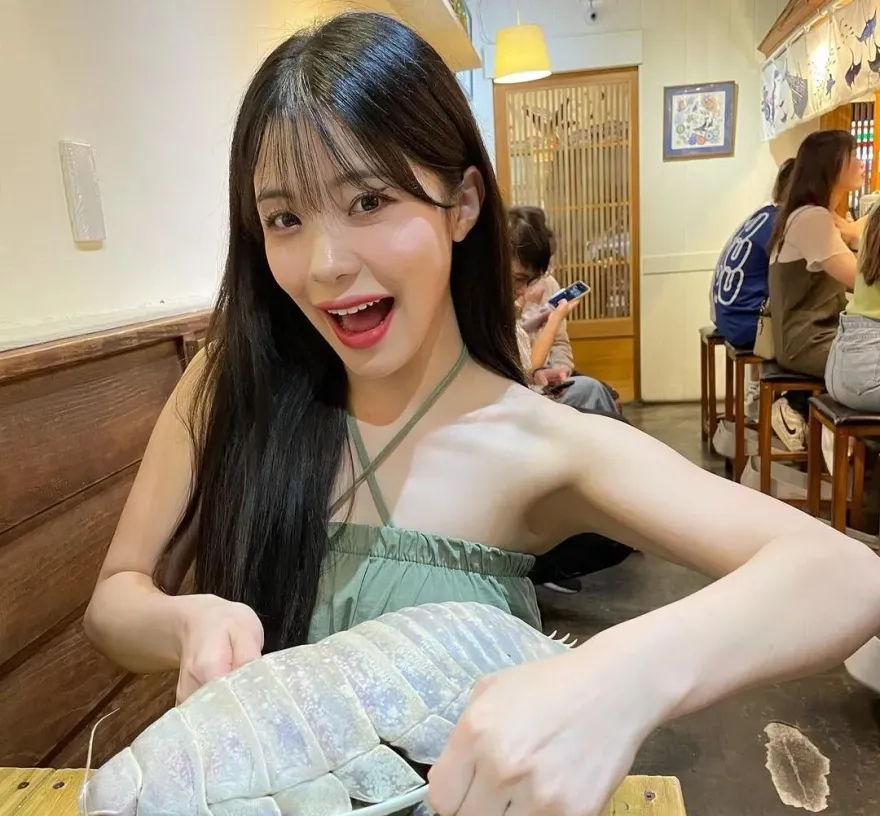 李多慧朝聖「大王具足蟲拉麵」！吃完吐2字心得　樂天女孩們全嚇壞