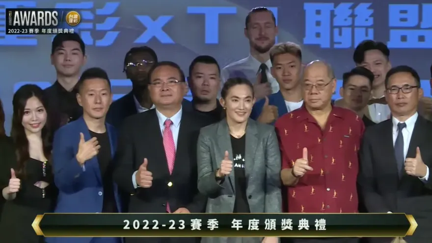尷尬爆表！T1頒獎典禮得獎球星狂缺席　YT直播觀看人數從萬人掉到2千