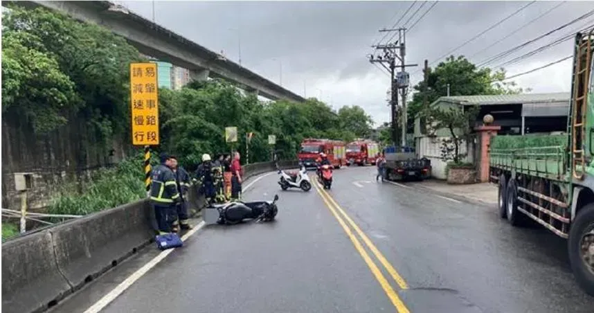 新北泰山驚爆死亡車禍！21歲男疑「天雨路滑」　擦撞護欄彈入排水溝內慘死