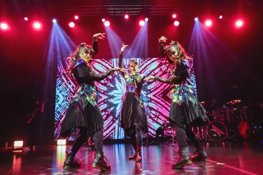 狐狸神降臨台北！BABYMETAL睽違3年再來台　吸千人教徒朝聖