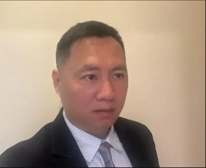 控王丹當男友面「伸手進衣亂摸」！他再爆「出遊必找小鮮肉」：一直需要後宮