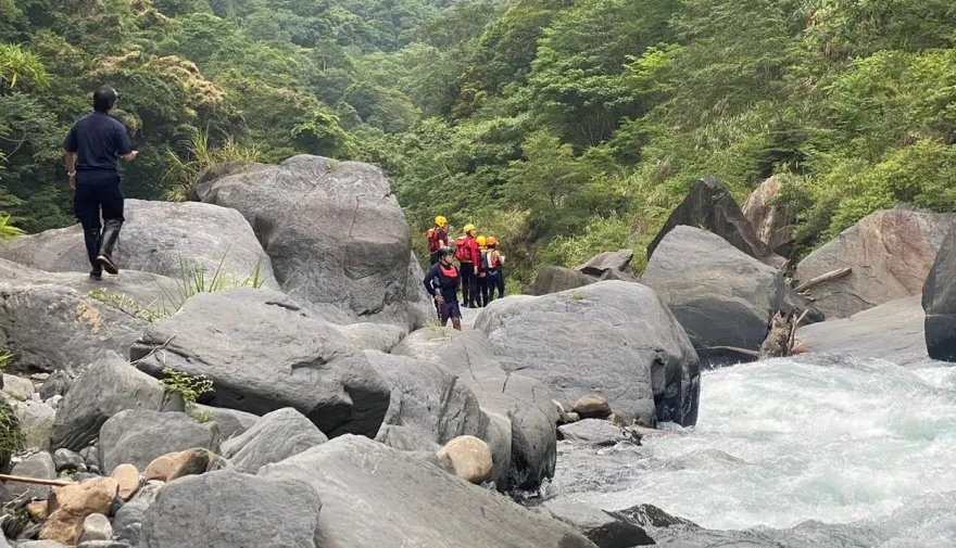 快訊/空拍畫面曝！烏來泛舟失蹤男仍未尋獲　天暗雨勢大、搜救被迫暫停