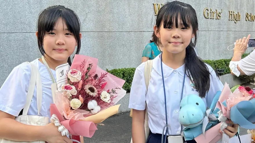 「左左右右」國中畢業了！曾4度登《艾倫秀》　15歲制服美照曝光