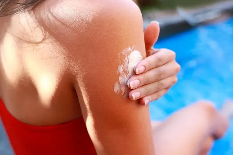 夏天到！戶外曬太陽玩水上運動 專業醫師提4招防曬傷