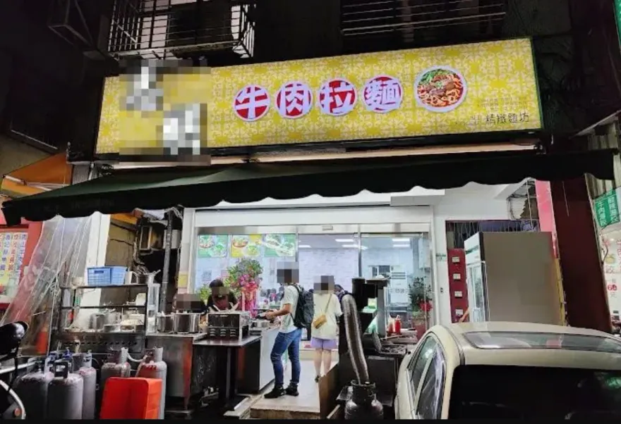 無辜捲抹布水煮麵風波！　台中同名牛肉麵「衰躺槍」慘被洗1星負評、改名