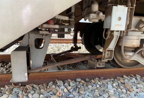 快訊/台鐵大林站區間車「突撞金屬物」！旅客改搭列車、報警處理中