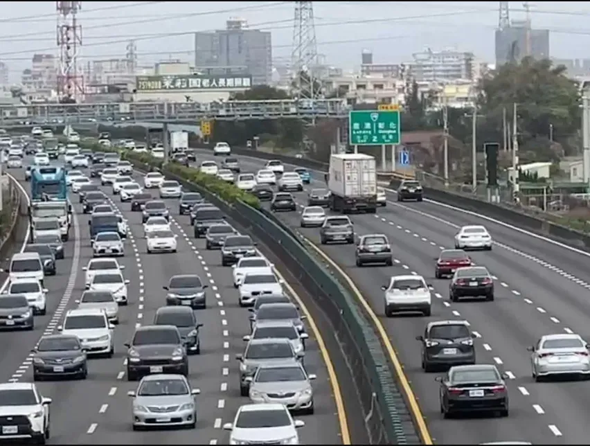 暑假交通/暑假國道塞車14路段曝光　高公局祭各線疏導措施一次看
