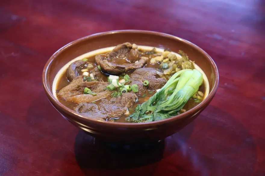 吃待用餐討外帶鬧「沒肉塊」！阿婆真實身分遭起底　網斥：貪得無厭