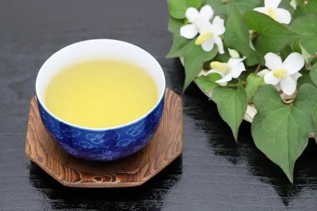 老翁胸悶火氣大「喝它」緩解　就醫驚見「血鉀濃度飆高2倍」險洗腎！