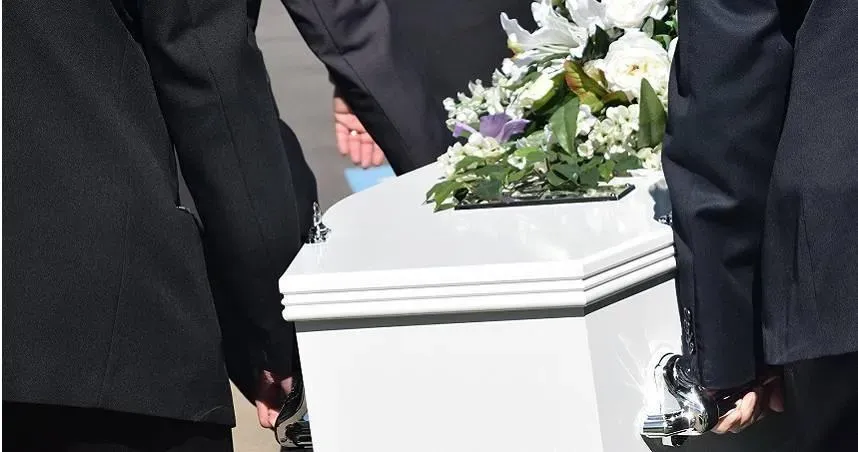 葬儀社出大包！靈車「找不到棺材載」害喪禮開天窗