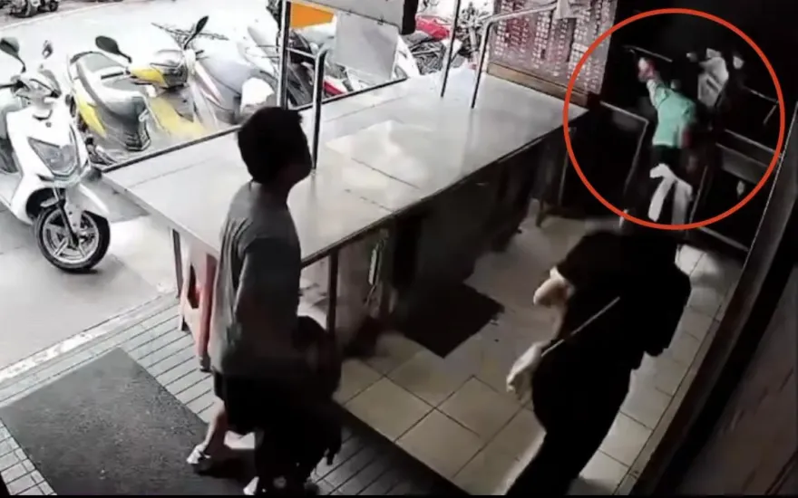 全網炸鍋！小六男暴打2女同學　女學生家長控：對方不道歉還提告！