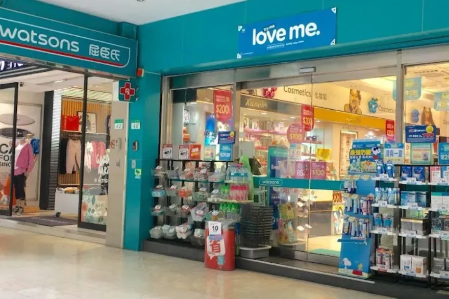 被偷很正常！藥妝店商品放門外不怕偷？　店員被釣出：門口有監視器