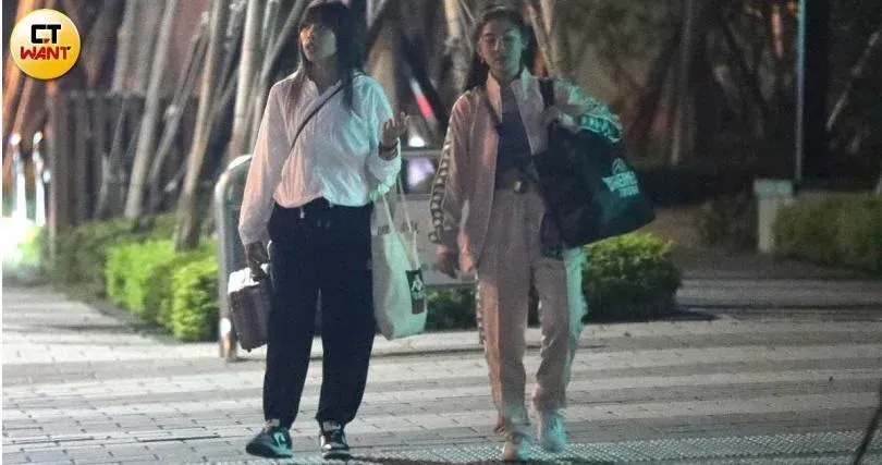 梓梓被爆「戀上男演員」！稱小雞是「室友」卻不同住　經紀公司回應了