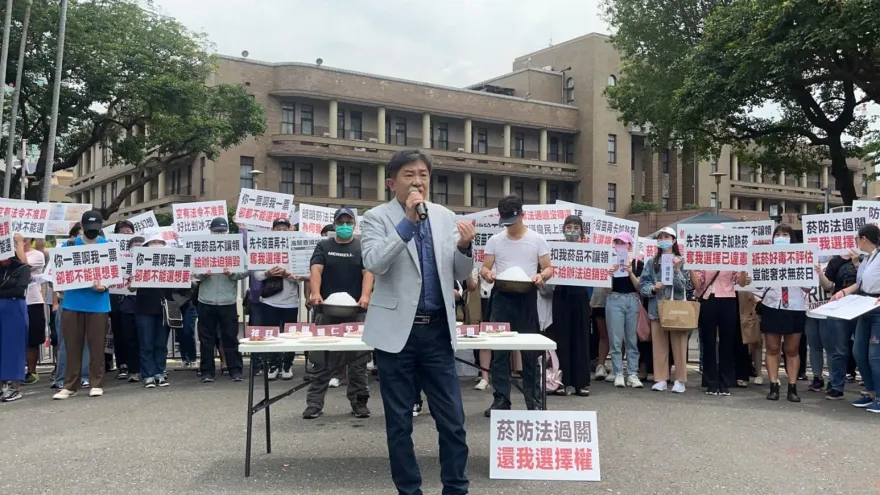 號召數百人塞滿監察院檢舉信箱！國健署急公告延長加熱菸審查期　彭華幹斥無恥