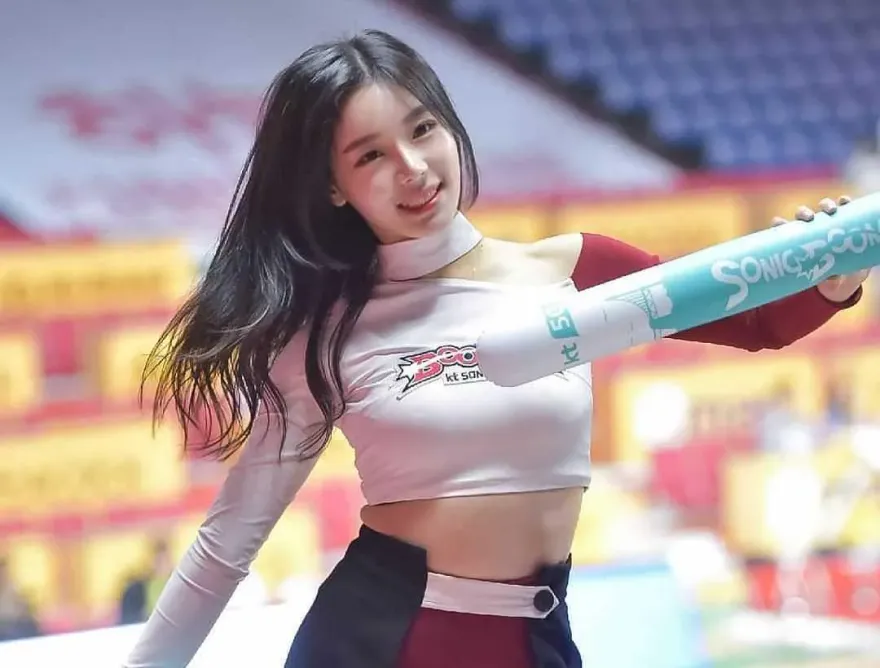 比李多慧還會！神似韓女團Irene襲台　LOTTE GIRLS尬樂天女孩