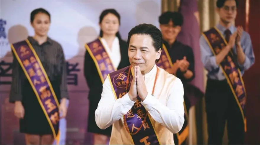 懶人包/許傑輝襲胸、摸臀連環爆！入行33年震撼退出演藝圈