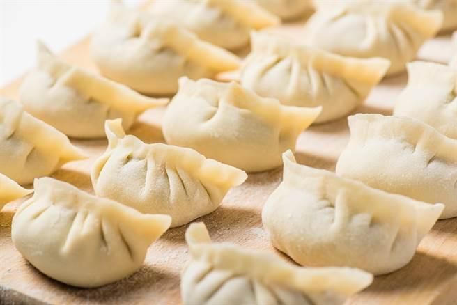 超慘！煮30顆水餃破22顆　民眾上網求助：怎樣才不會破？
