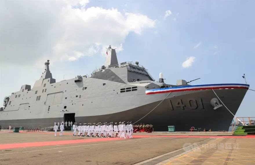 台灣秀造船能量！萬噸級兩棲玉山艦6/19成軍　投入戰備序列
