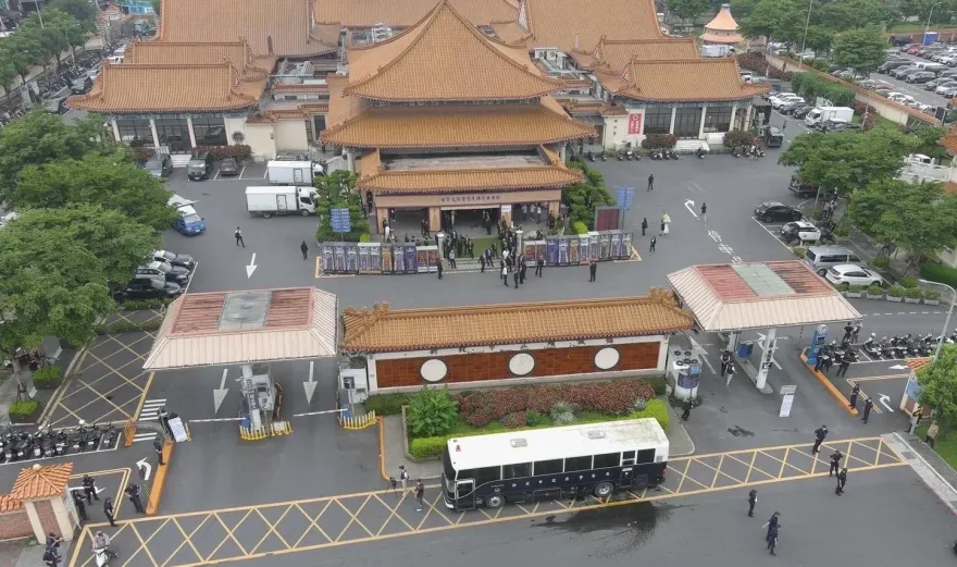 竹聯幫前堂主公祭500黑衣人聚集弔唁　警抓2少年1把刀依法送辦